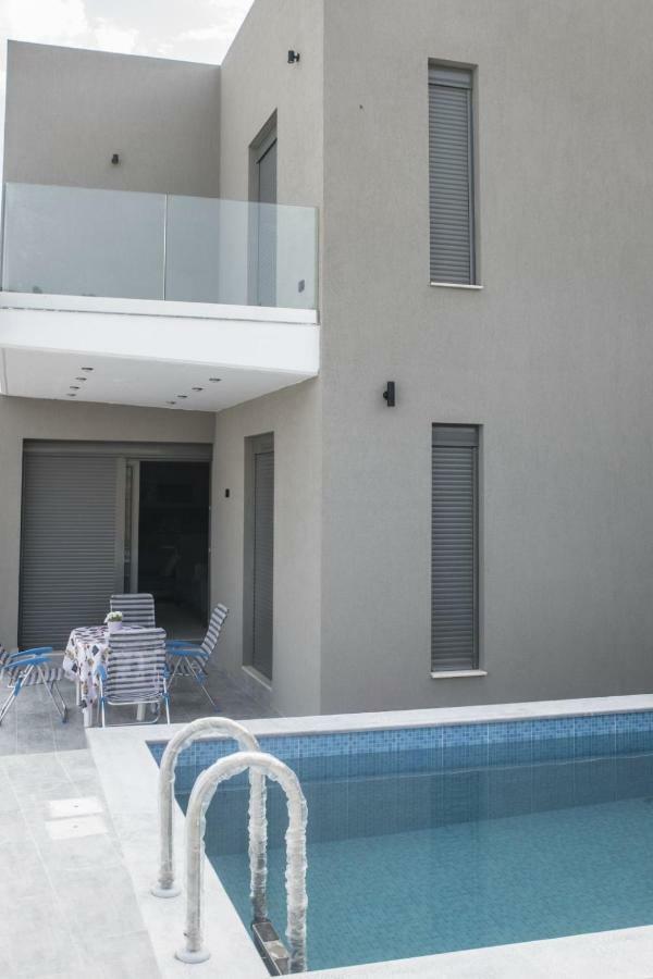 Villa Miron กามิลารี ภายนอก รูปภาพ