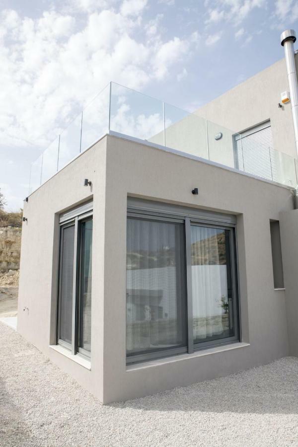 Villa Miron กามิลารี ภายนอก รูปภาพ
